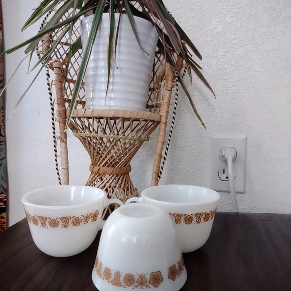 Butterfly Gold Pyrex Cups - Picture 8 of 9